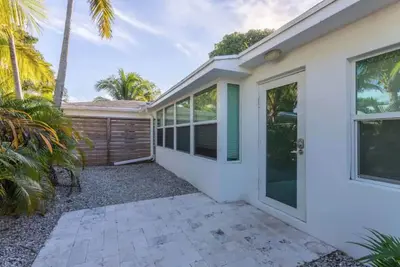 Image de 2 Bedroom bungalow close to ave & beach sleeps 4