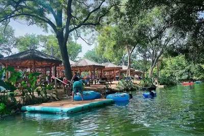 Image de #10 Son’s Rio Cibolo Safari Cabin