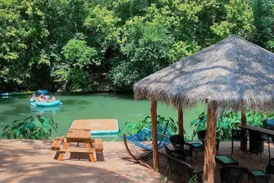 Image de #16 Son's Rio Cibolo Safari Cabin