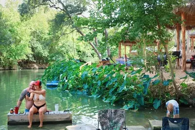 Image de #13 Son's Rio Cibolo Safari Cabin
