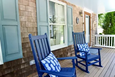 Image de Charming Oak Bluffs Retreat – Walk to Town, Harbor & More