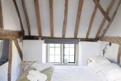 Image de Design-Cottage-Salle de bain privée séparée-Vue sur Rue