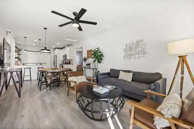Image de 2br Urban Retreat w/ Netflix & Laundry, near Dt Sac