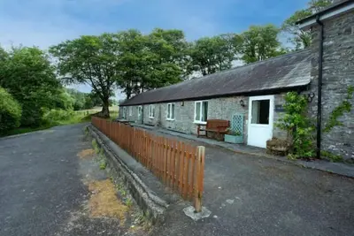 Image de Arty Welsh themed décor cottage