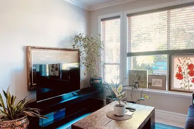 Image de Warm & Cozy Garden suite - Yvr with Free parking