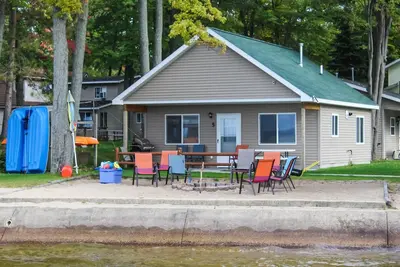 Image de Cabin 5 - Cozy 3-bedroom lakefront.