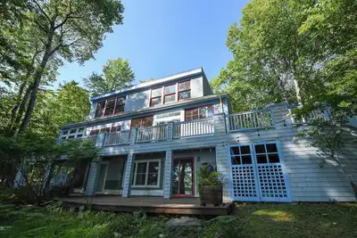 Image de Incredibly spacious 4-bedroom home with west-facing views on Long Lake!