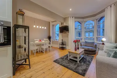 Image de A contemporary coastal haven just 300 yards or so from the beach in the heart of Ilfracombe.