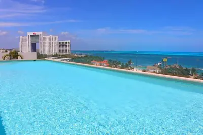 Image de Beach 2 min walk, rooftop pool+Tours & Car Rental