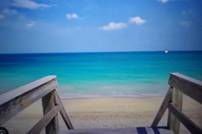Image de Ocean Front Condo On Island 1st week in January 2024