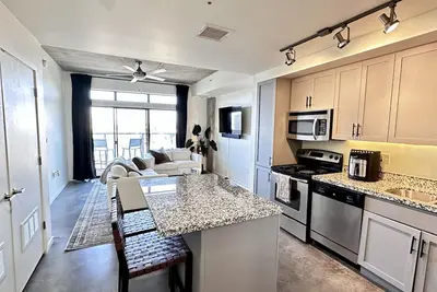 Warm Sleek Apartment in Downtown Phoenix