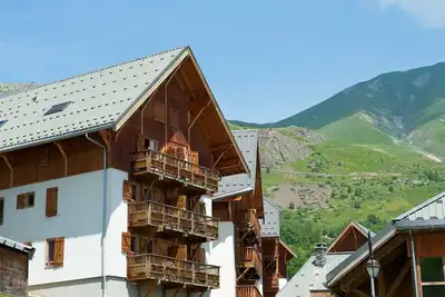 Image de Sybelles Ski Area | Sleeps 8 | Ski-in Paradise