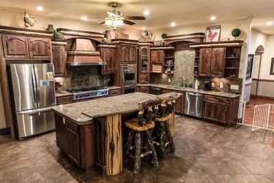 Image de Ultimate Family Pinetop Escape – Spacious Cabin with Game Room & Theater!