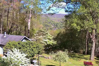 Image de Gorgeous, cozy, private retreat - Hot tub, views, Close To Everything. 43 acres!