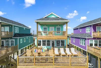 Image de 5br Pirate-Themed Beachfront | Bar, Arcade & Ocean Views