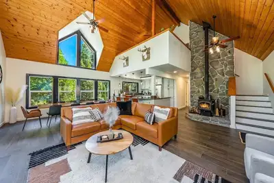 Image de Ridge House. Modern cabin w/ all the amenities!