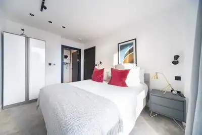 Image de App Moderne et Spacieux avec Balcon et Ascenseur
