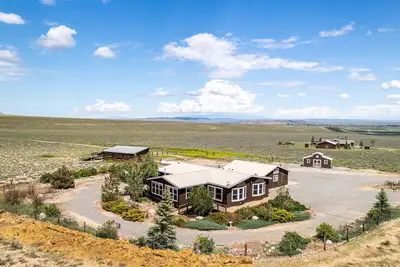 Image de Comanche Guest Ranch- surrounded by mountains