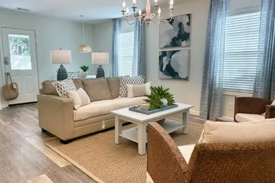Image de Sandy Shores Retreat - Pet Friendly!