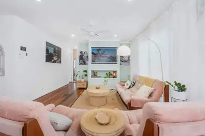 Image de Palm Springs Cottage in prime Gold Coast location