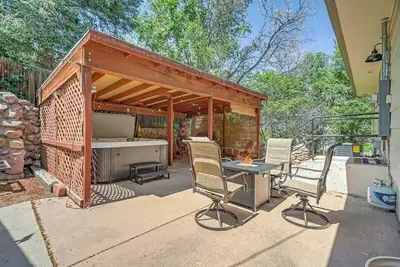 Image de Bullseye Bungalow! Hot Tub & Bbq for Gatherings!