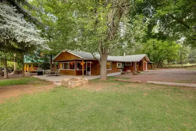 Image de 8 Mi to Fossil Springs Trailhead: Pine Retreat!