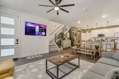 Image de Rocky Retreat! Family Townhome w/ Bbq & Workspace