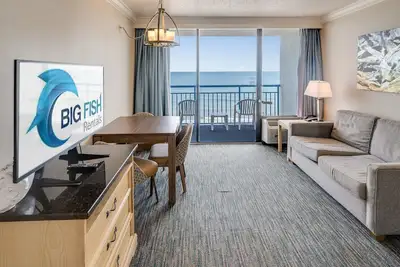 Image de Direct Oceanfront, Coral Beach, Heated Pools, Nice!