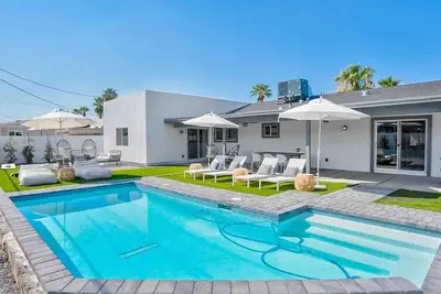Image de *The Monty* Stylish Old Town Oasis w/ Private Pool