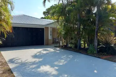 Image de Fantastic low set home in convenient location for the whole family including the pooch.