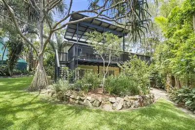 Image de Escape to paradise with our stunning holiday rental at 84 Mooloomba Road