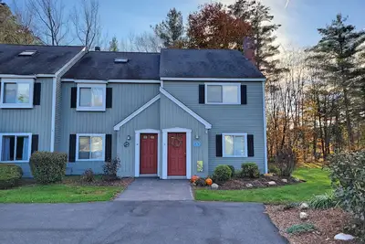 Image de Close to shops/dining/town access. Pet-friendly, Wifi, deck. A0040 by Lrs
