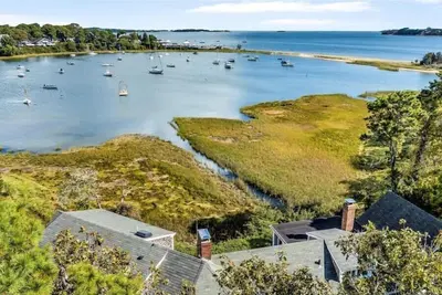 Image de Stunning Waterfront Property Overlooking Pleasant Bay (2327)