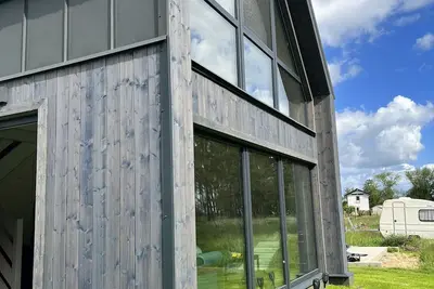 Image de GemĂĽtliches Holzhaus mit Garten nah am Wasser, Hundefreundlich