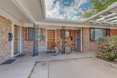 Image de A2 Lovely 2 Bedroom with covered parking