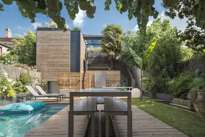 Image de Maison contemporaine plein centre de Toulouse avec piscine, jardin & jacuzzi