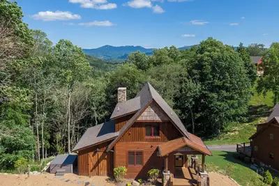 Image de The Lookout at Eagles Nest: Mtn views, pet friendly, hot tub