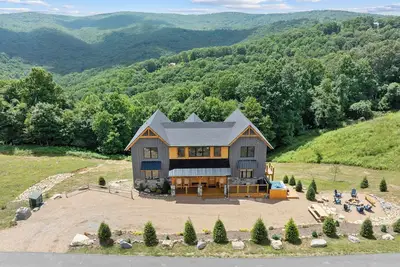 Image de Mountain Time Lodge at Eagles Nest - six suites, pool table, huge views