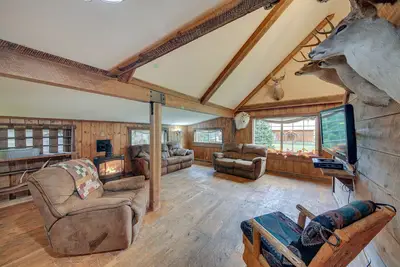 Image de 'The Lodge' in Trout Creek: Walk to Reservoir!