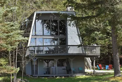 Image de Modern A-Frame Cabin - 5min to Skiing/Golf/Hiking!
