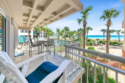 Image de Remodeled Beachfront ⛱️⛱️ Destin Towers 🐠🐠 Watch 🐬🐬 Swim from the Balcony