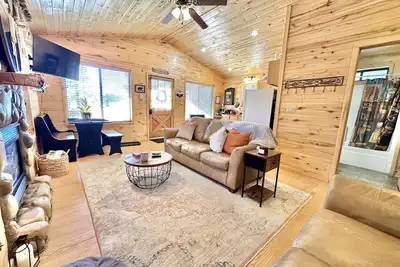 Image de Stoney Creek | Peaceful Cabin, Couples Retreat