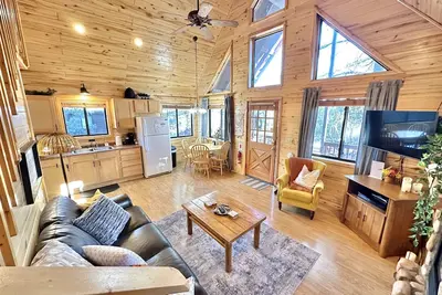 Image de The Tamarack | Spa, Updated Décor, Pets allowed!