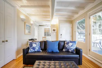 Image de Beach House-Treehouse\n1\/2 mile up from Downtown Manhattan Beach and Pier