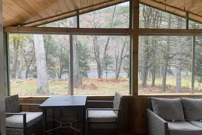 Image de The River Cottage \nNewly renovated cottage that sits right on the Delaware River