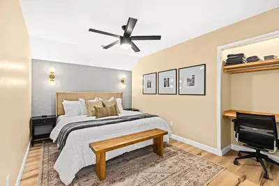 Image de [2br/1ba] Peaceful Oasis | King Beds | Upper Flat