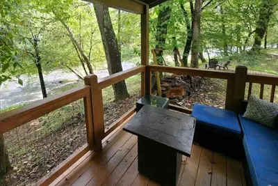 Image de Sunny Creekfront Getaway