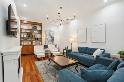 Serenity Haven: 5 Min Walk to Uf Campus!