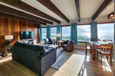 Image de Ocean Front 5 Br Home! Yachats, Walk to Everything! Dog Friendly!