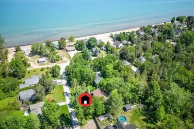 Image de Wakefield Cottage - Steps from the Beach! !